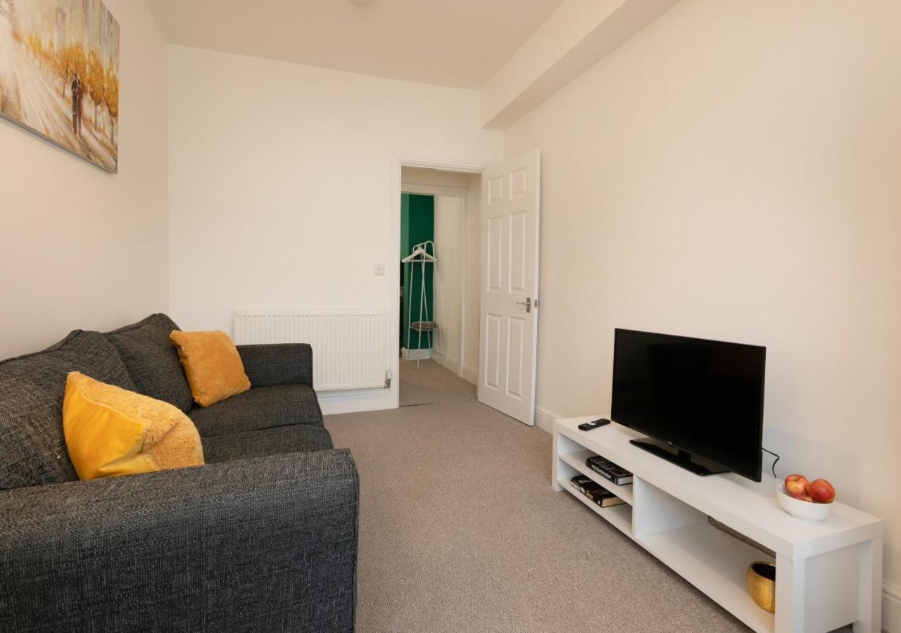 Apartament Near Hospital, Netflix, Sleeps Up To 3, Fast Wi-Fi Lincoln Zewnętrze zdjęcie